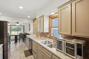 4250 Diamond Dr, Eagan, MN 55122 - Photo 7