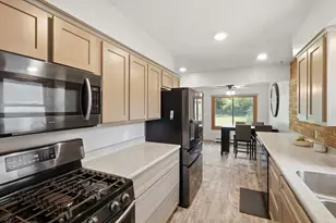 4250 Diamond Dr, Eagan, MN 55122 - Photo 9