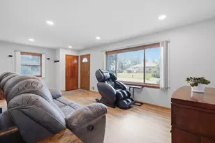 4250 Diamond Dr, Eagan, MN 55122 - Photo 11