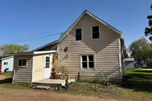 726 E 2nd St, Pillager, MN 56473 - Photo 1