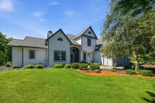 923 Cloverleaf Cir, Hudson, WI 54016 - Photo 3