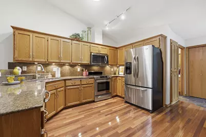 809 White Oak Court, New Brighton, MN 55112 - Photo 9