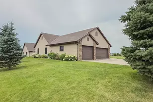 2953 9th Ave SE, Willmar, MN 56201 - Photo 3