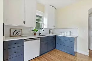 712 Cedar Lake Rd S, Minneapolis, MN 55405 - Photo 9