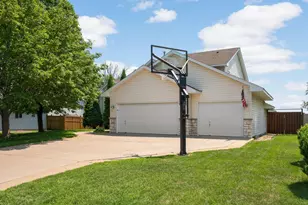4152 Dakota Dr, Rosemount, MN 55068 - Photo 3