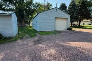 102 N Grove St, Okabena, MN 56161 - Photo 9