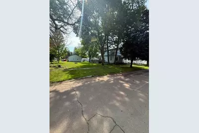102 N Grove Street, Okabena, MN 56161 - Photo 3