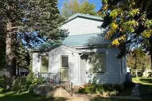 102 N Grove St, Okabena, MN 56161 - Photo 1