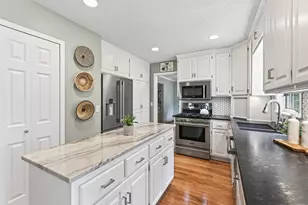 2809 W 101st St, Bloomington, MN 55431 - Photo 9