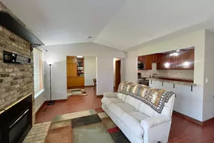 9809 Cimarron Trail, Minnetonka, MN 55305 - Photo 5