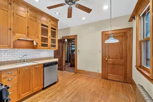 887 Ashland Ave, Saint Paul, MN 55104 - Photo 29