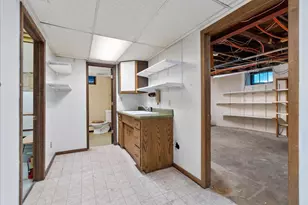 887 Ashland Ave, Saint Paul, MN 55104 - Photo 67
