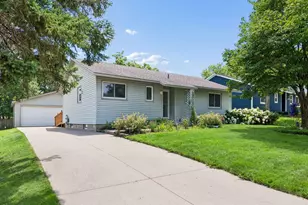112504 Ramsey Ct, Chaska, MN 55318 - Photo 1