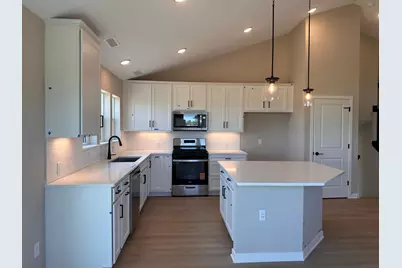 1649 Lund Way, Shakopee, MN 55379 - Photo 3