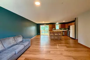 210 Ridgecrest Dr, Cannon Falls, MN 55009 - Photo 3