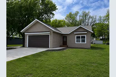 828 Spark Avenue, Albert Lea, MN 56007 - Photo 1