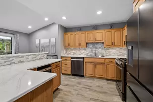 5722 Hyland Courts Dr, Bloomington, MN 55437 - Photo 13
