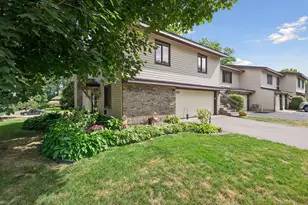 5722 Hyland Courts Dr, Bloomington, MN 55437 - Photo 3