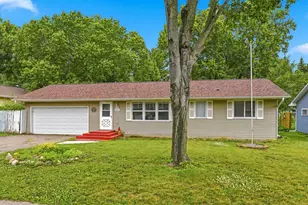 925 Roosevelt St, River Falls, WI 54022 - Photo 1
