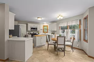 11107 Rhode Island Ave S, Bloomington, MN 55438 - Photo 9