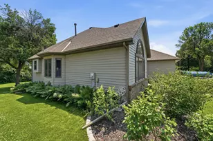 1827 Hydram Ave N, Oakdale, MN 55128 - Photo 39