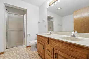 1827 Hydram Ave N, Oakdale, MN 55128 - Photo 21