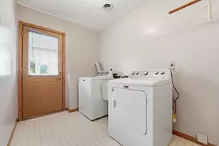 1827 Hydram Ave N, Oakdale, MN 55128 - Photo 27
