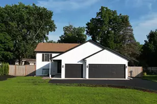 2011 Lake View Dr, Prior Lake, MN 55352 - Photo 9