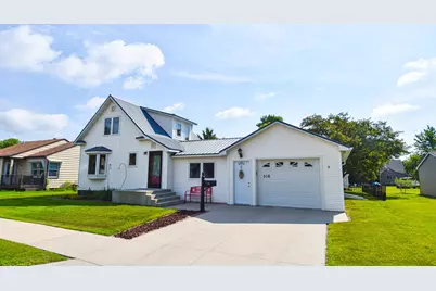 516 Saint Paul Avenue S, Thief River Falls, MN 56701 - Photo 1