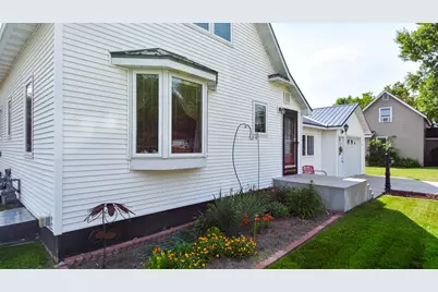 516 Saint Paul Avenue S, Thief River Falls, MN 56701 - Photo 3