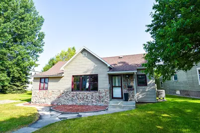 237 E Nelson Avenue, Warren, MN 56762 - Photo 1