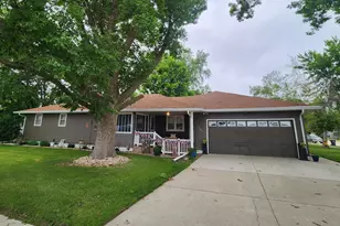 505 9th St SW, Pipestone, MN 56164 - Photo 1
