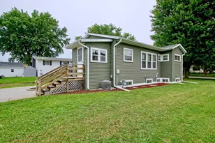 404 1st Ave SE, Pine Island, MN 55963 - Photo 3