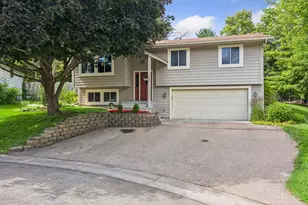 506 Laredo Ln, Chanhassen, MN 55317 - Photo 1
