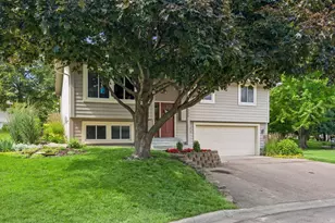506 Laredo Ln, Chanhassen, MN 55317 - Photo 3