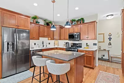 2710 Red Splendor Circle E, Maplewood, MN 55119 - Photo 9
