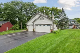 13480 Georgia Ct, Apple Valley, MN 55124 - Photo 3