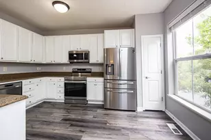10254 Bleeker St, Woodbury, MN 55129 - Photo 3