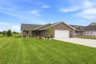716 W 8th St, Litchfield, MN 55355 - Photo 1