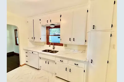 180 Bernard Street E, West Saint Paul, MN 55118 - Photo 3