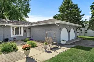 13994 Holyoke Ct, Apple Valley, MN 55124 - Photo 3