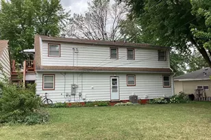 413 Hawthorne Street E, Albert Lea, MN 56007 - Photo 3