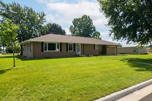 301 S Walnut St, Belle Plaine, MN 56011 - Photo 3