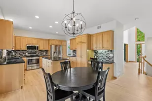 9257 Shetland Rd, Eden Prairie, MN 55347 - Photo 7