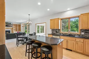 9257 Shetland Rd, Eden Prairie, MN 55347 - Photo 7