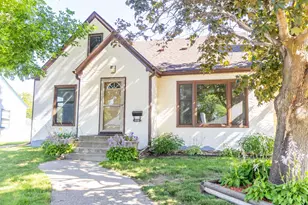 805 Cottage Ave W, Saint Paul, MN 55117 - Photo 1