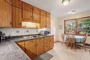 887 Cheri Ln, Mendota Heights, MN 55120 - Photo 9