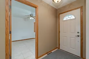 100 Crystal Ln, Mankato, MN 56001 - Photo 3