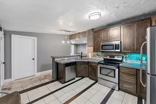 1231 Hewitt Ave, Saint Paul, MN 55104 - Photo 1
