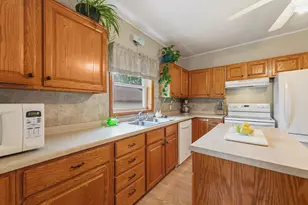 260 N Cordova Ave, Le Center, MN 56057 - Photo 9